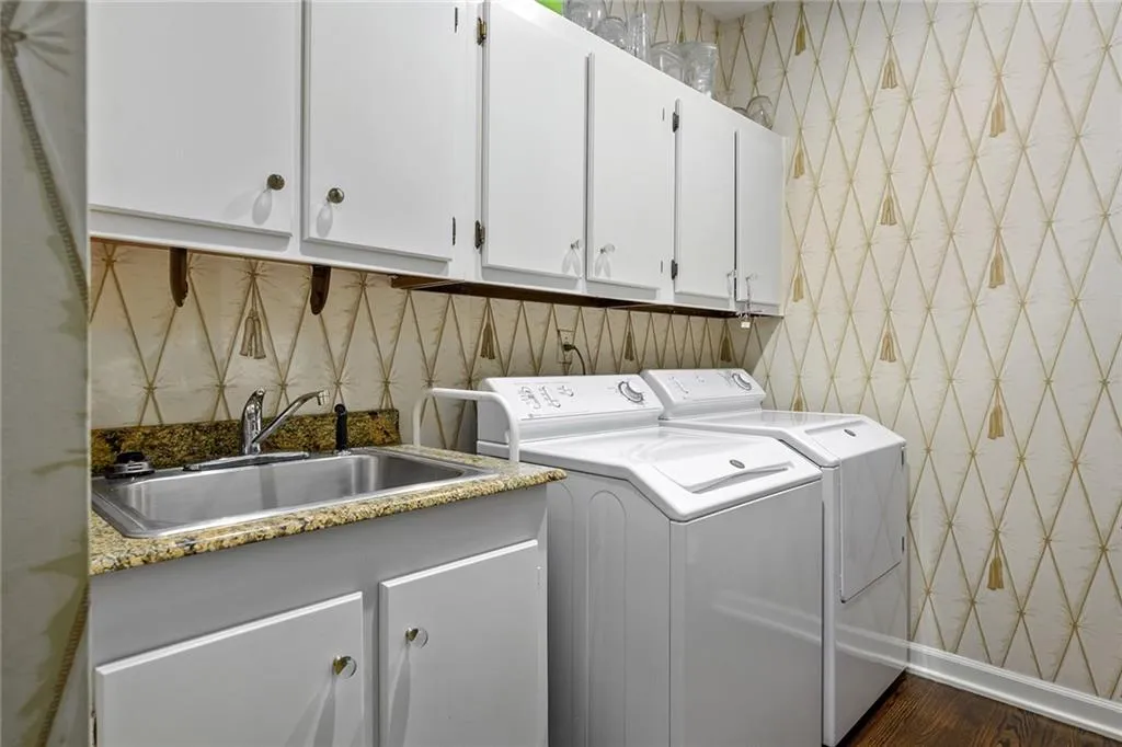 9669 Huntcliff Trace, Sandy Springs, Georgia 30350, 6 Bedrooms Bedrooms, ,4 BathroomsBathrooms,Residential,Sold,9669 Huntcliff Trace,6883425