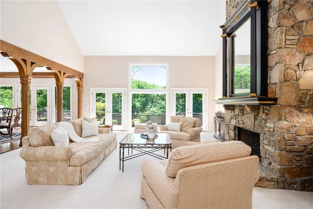 9669 Huntcliff Trace, Sandy Springs, Georgia 30350, 6 Bedrooms Bedrooms, ,4 BathroomsBathrooms,Residential,Sold,9669 Huntcliff Trace,6883425