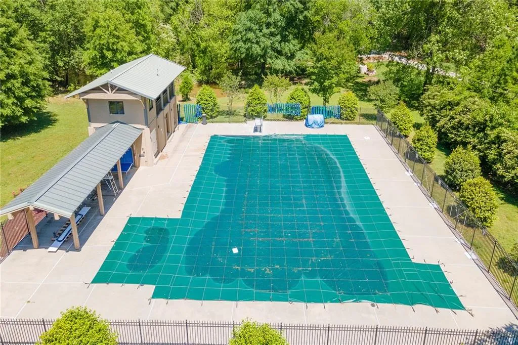 9669 Huntcliff Trace, Sandy Springs, Georgia 30350, 6 Bedrooms Bedrooms, ,4 BathroomsBathrooms,Residential,Sold,9669 Huntcliff Trace,6883425