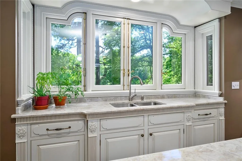 9669 Huntcliff Trace, Sandy Springs, Georgia 30350, 6 Bedrooms Bedrooms, ,4 BathroomsBathrooms,Residential,Sold,9669 Huntcliff Trace,6883425