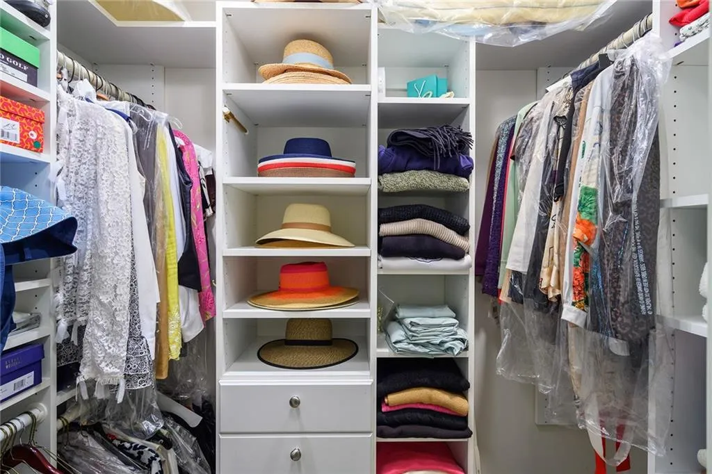 9669 Huntcliff Trace, Sandy Springs, Georgia 30350, 6 Bedrooms Bedrooms, ,4 BathroomsBathrooms,Residential,Sold,9669 Huntcliff Trace,6883425