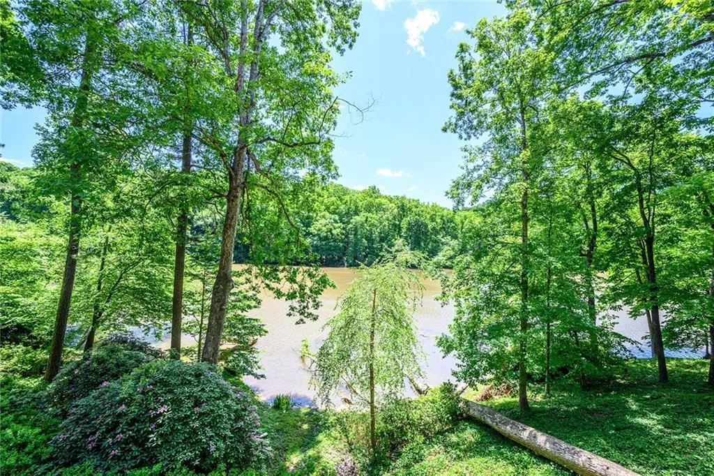 9669 Huntcliff Trace, Sandy Springs, Georgia 30350, 6 Bedrooms Bedrooms, ,4 BathroomsBathrooms,Residential,Sold,9669 Huntcliff Trace,6883425