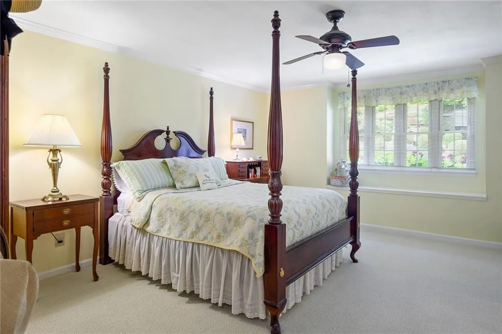 9669 Huntcliff Trace, Sandy Springs, Georgia 30350, 6 Bedrooms Bedrooms, ,4 BathroomsBathrooms,Residential,Sold,9669 Huntcliff Trace,6883425