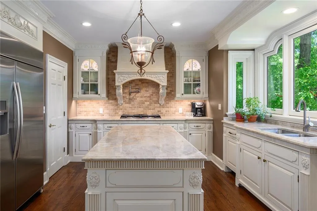 9669 Huntcliff Trace, Sandy Springs, Georgia 30350, 6 Bedrooms Bedrooms, ,4 BathroomsBathrooms,Residential,Sold,9669 Huntcliff Trace,6883425