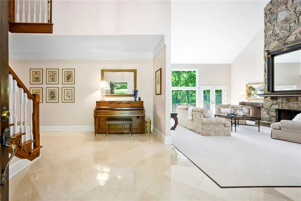 9669 Huntcliff Trace, Sandy Springs, Georgia 30350, 6 Bedrooms Bedrooms, ,4 BathroomsBathrooms,Residential,Sold,9669 Huntcliff Trace,6883425