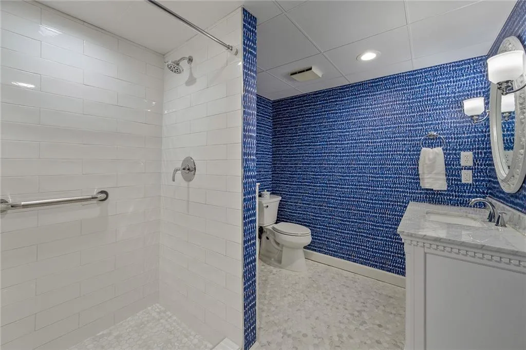 9669 Huntcliff Trace, Sandy Springs, Georgia 30350, 6 Bedrooms Bedrooms, ,4 BathroomsBathrooms,Residential,Sold,9669 Huntcliff Trace,6883425