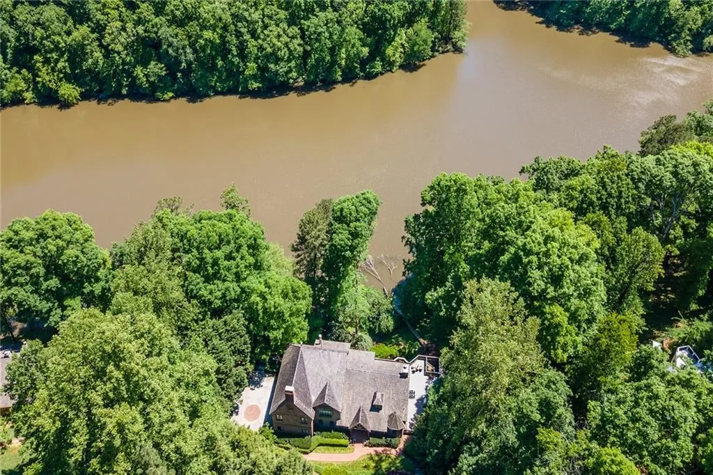 9669 Huntcliff Trace, Sandy Springs, Georgia 30350, 6 Bedrooms Bedrooms, ,4 BathroomsBathrooms,Residential,Sold,9669 Huntcliff Trace,6883425