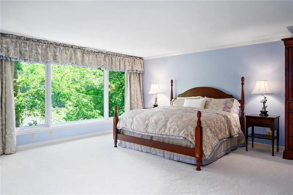 9669 Huntcliff Trace, Sandy Springs, Georgia 30350, 6 Bedrooms Bedrooms, ,4 BathroomsBathrooms,Residential,Sold,9669 Huntcliff Trace,6883425