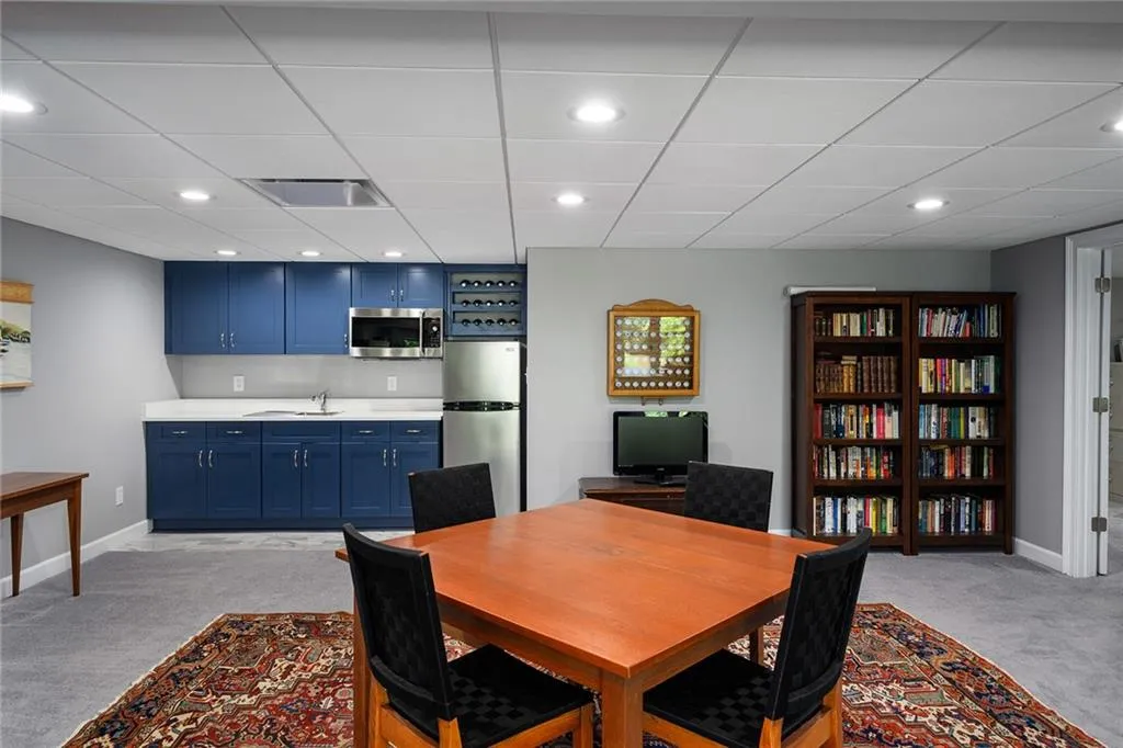 9669 Huntcliff Trace, Sandy Springs, Georgia 30350, 6 Bedrooms Bedrooms, ,4 BathroomsBathrooms,Residential,Sold,9669 Huntcliff Trace,6883425