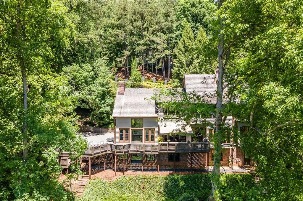 9669 Huntcliff Trace, Sandy Springs, Georgia 30350, 6 Bedrooms Bedrooms, ,4 BathroomsBathrooms,Residential,Sold,9669 Huntcliff Trace,6883425