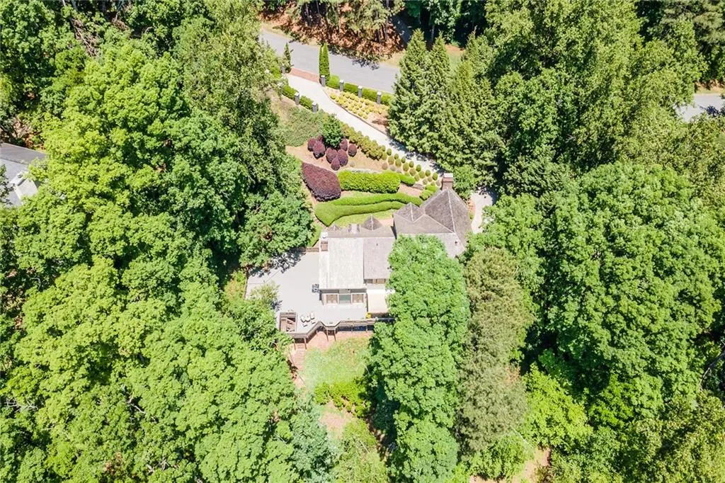 9669 Huntcliff Trace, Sandy Springs, Georgia 30350, 6 Bedrooms Bedrooms, ,4 BathroomsBathrooms,Residential,Sold,9669 Huntcliff Trace,6883425