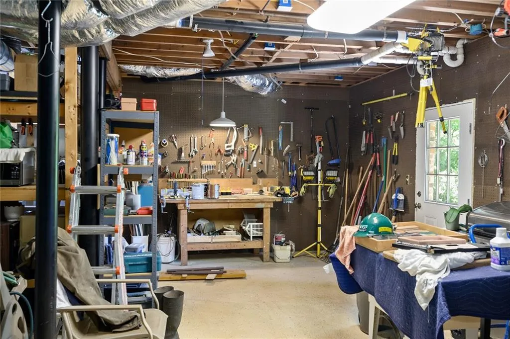 9669 Huntcliff Trace, Sandy Springs, Georgia 30350, 6 Bedrooms Bedrooms, ,4 BathroomsBathrooms,Residential,Sold,9669 Huntcliff Trace,6883425