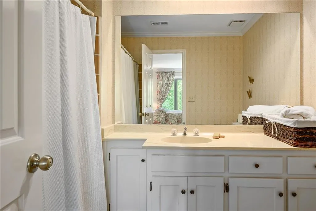 9669 Huntcliff Trace, Sandy Springs, Georgia 30350, 6 Bedrooms Bedrooms, ,4 BathroomsBathrooms,Residential,Sold,9669 Huntcliff Trace,6883425