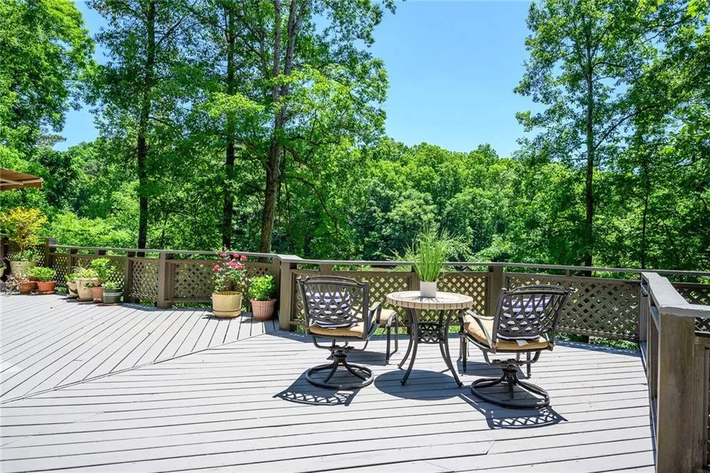 9669 Huntcliff Trace, Sandy Springs, Georgia 30350, 6 Bedrooms Bedrooms, ,4 BathroomsBathrooms,Residential,Sold,9669 Huntcliff Trace,6883425