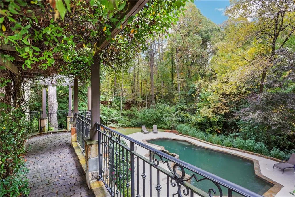 840 Powers Lake Drive, Sandy Springs, Georgia 30327, 6 Bedrooms Bedrooms, ,4 BathroomsBathrooms,Residential,Sold,840 Powers Lake Drive,6967329