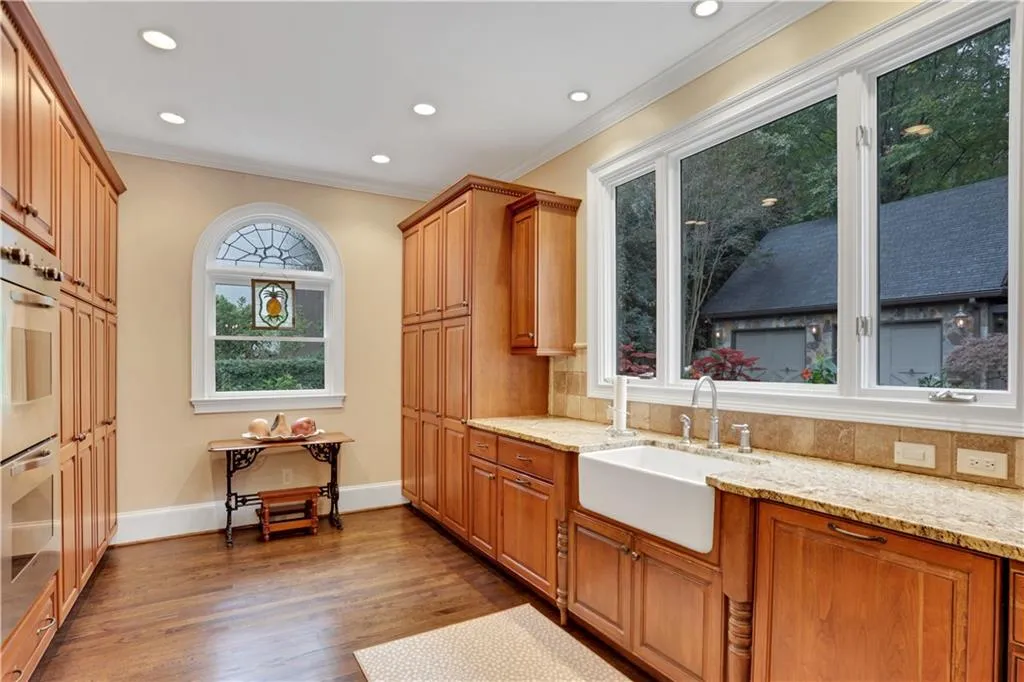 840 Powers Lake Drive, Sandy Springs, Georgia 30327, 6 Bedrooms Bedrooms, ,4 BathroomsBathrooms,Residential,Sold,840 Powers Lake Drive,6967329