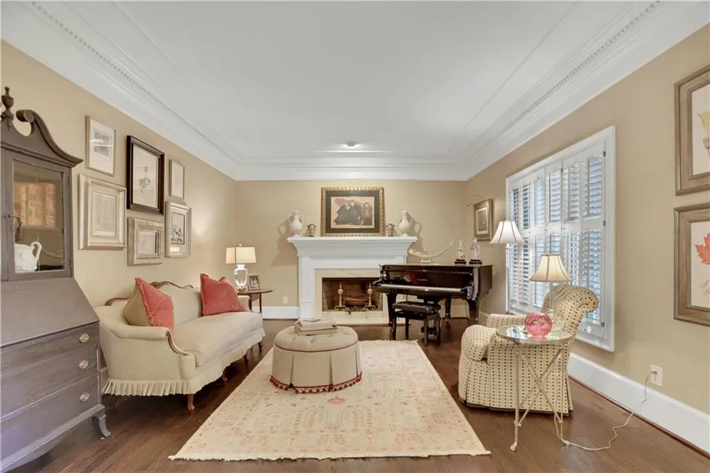 840 Powers Lake Drive, Sandy Springs, Georgia 30327, 6 Bedrooms Bedrooms, ,4 BathroomsBathrooms,Residential,Sold,840 Powers Lake Drive,6967329