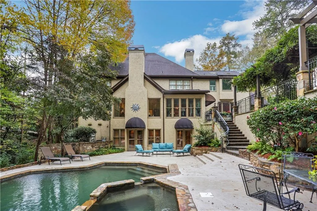 840 Powers Lake Drive, Sandy Springs, Georgia 30327, 6 Bedrooms Bedrooms, ,4 BathroomsBathrooms,Residential,Sold,840 Powers Lake Drive,6967329
