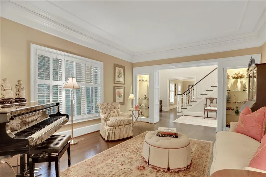 840 Powers Lake Drive, Sandy Springs, Georgia 30327, 6 Bedrooms Bedrooms, ,4 BathroomsBathrooms,Residential,Sold,840 Powers Lake Drive,6967329