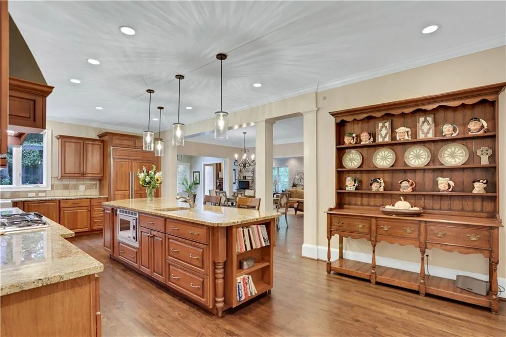 840 Powers Lake Drive, Sandy Springs, Georgia 30327, 6 Bedrooms Bedrooms, ,4 BathroomsBathrooms,Residential,Sold,840 Powers Lake Drive,6967329