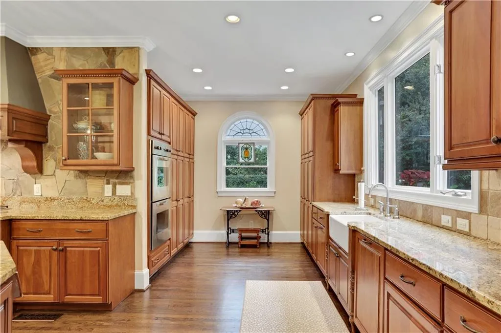 840 Powers Lake Drive, Sandy Springs, Georgia 30327, 6 Bedrooms Bedrooms, ,4 BathroomsBathrooms,Residential,Sold,840 Powers Lake Drive,6967329