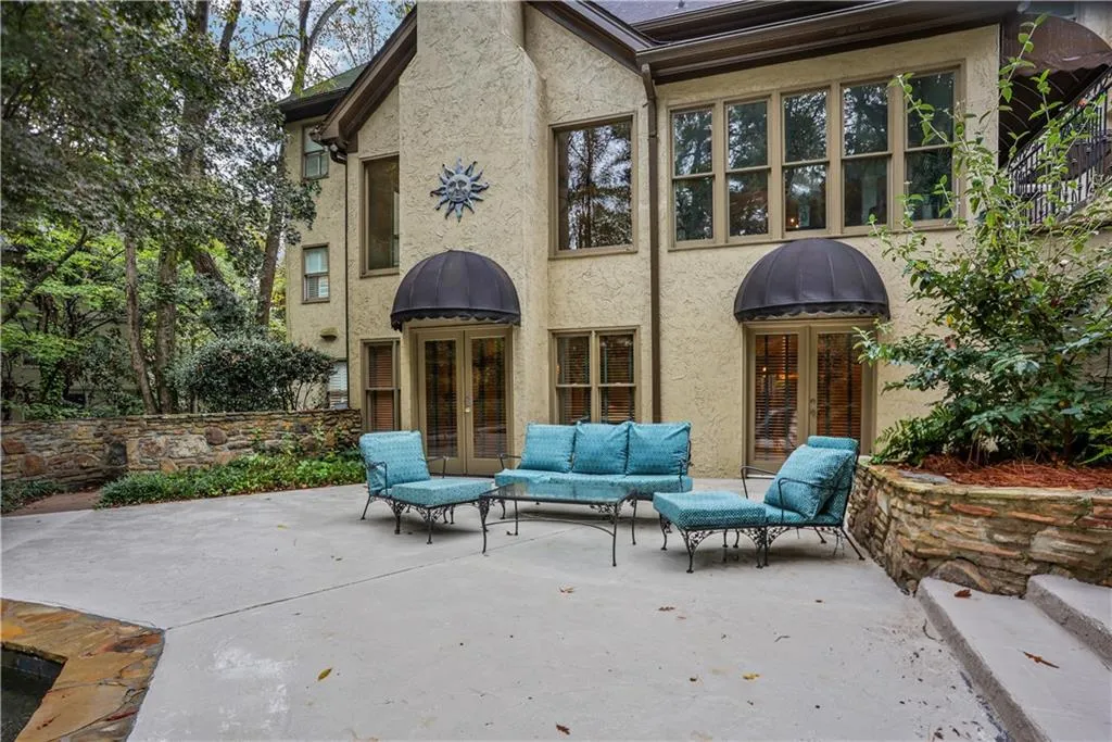 840 Powers Lake Drive, Sandy Springs, Georgia 30327, 6 Bedrooms Bedrooms, ,4 BathroomsBathrooms,Residential,Sold,840 Powers Lake Drive,6967329