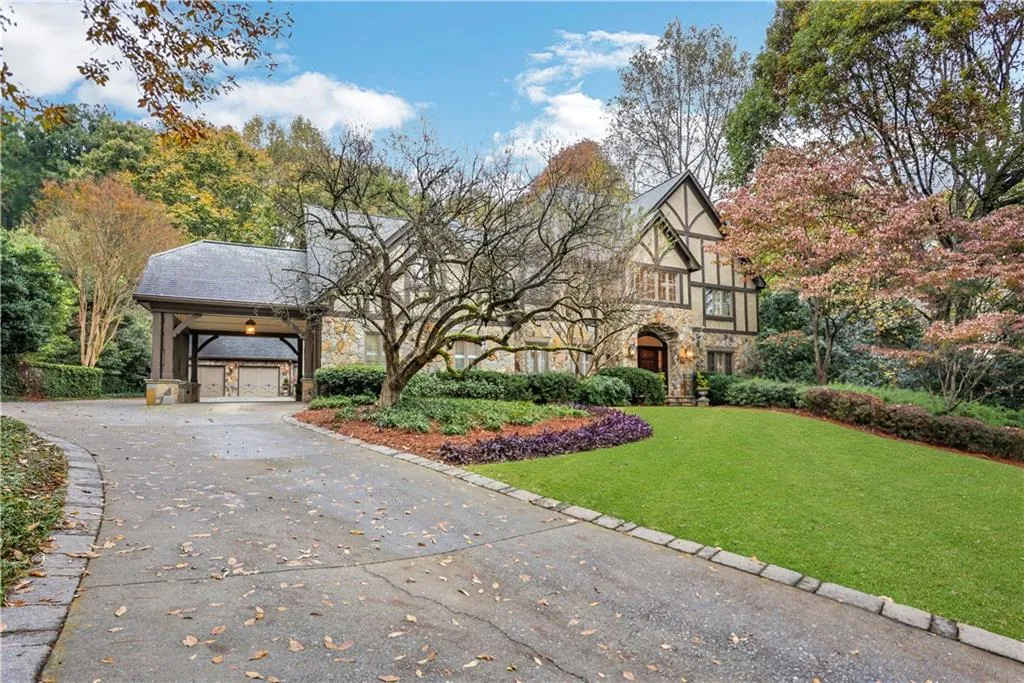 840 Powers Lake Drive, Sandy Springs, Georgia 30327, 6 Bedrooms Bedrooms, ,4 BathroomsBathrooms,Residential,Sold,840 Powers Lake Drive,6967329