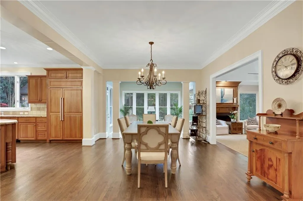 840 Powers Lake Drive, Sandy Springs, Georgia 30327, 6 Bedrooms Bedrooms, ,4 BathroomsBathrooms,Residential,Sold,840 Powers Lake Drive,6967329