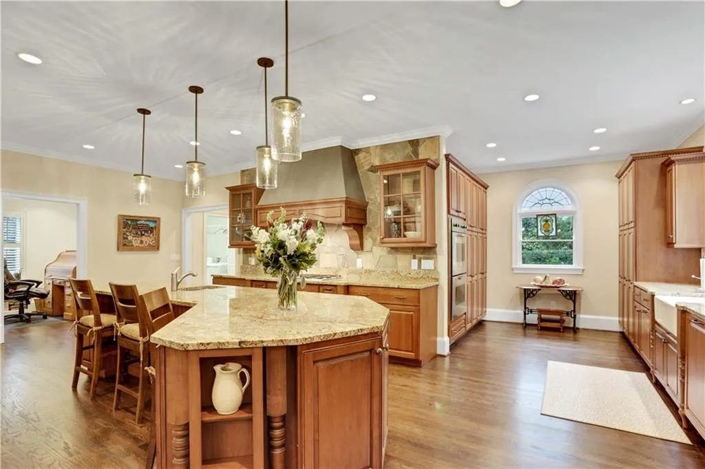 840 Powers Lake Drive, Sandy Springs, Georgia 30327, 6 Bedrooms Bedrooms, ,4 BathroomsBathrooms,Residential,Sold,840 Powers Lake Drive,6967329