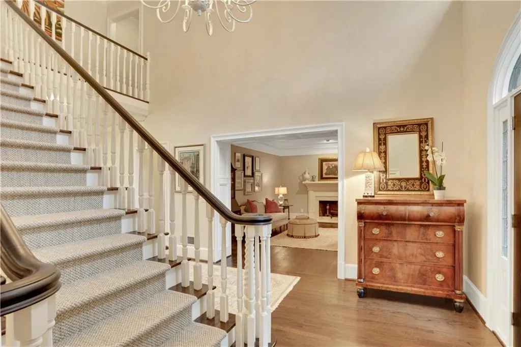 840 Powers Lake Drive, Sandy Springs, Georgia 30327, 6 Bedrooms Bedrooms, ,4 BathroomsBathrooms,Residential,Sold,840 Powers Lake Drive,6967329