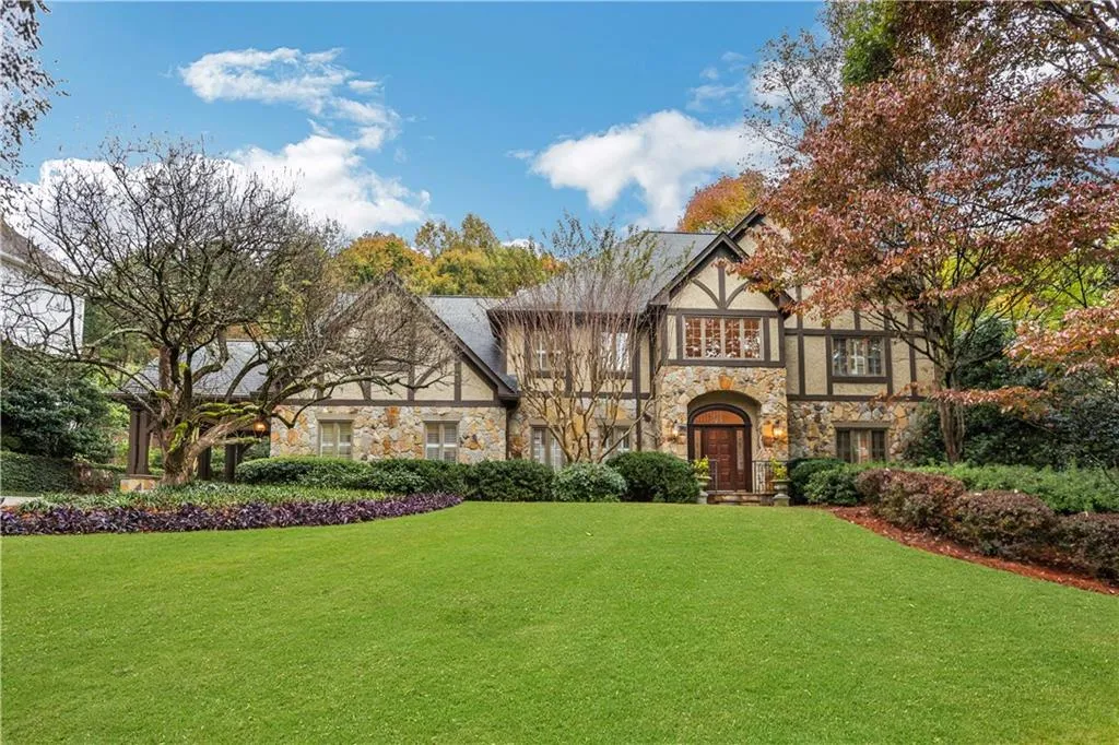 840 Powers Lake Drive, Sandy Springs, Georgia 30327, 6 Bedrooms Bedrooms, ,4 BathroomsBathrooms,Residential,Sold,840 Powers Lake Drive,6967329