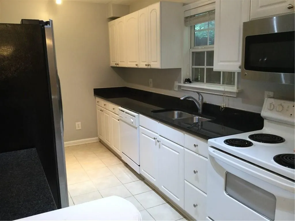1303 Brighton Point, Sandy Springs, Georgia 30328, 3 Bedrooms Bedrooms, ,2 BathroomsBathrooms,Residential,Sold,1303 Brighton Point,6068670