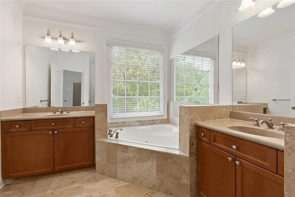 956 Persimmon Point Ne, Sandy Springs, Georgia 30328, 3 Bedrooms Bedrooms, ,2 BathroomsBathrooms,Residential,For Sale,956 Persimmon Point Ne,7631717