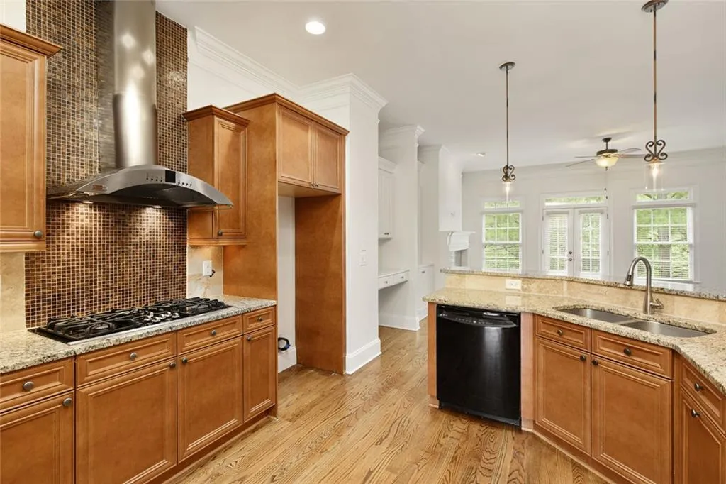 956 Persimmon Point Ne, Sandy Springs, Georgia 30328, 3 Bedrooms Bedrooms, ,2 BathroomsBathrooms,Residential,For Sale,956 Persimmon Point Ne,7631717