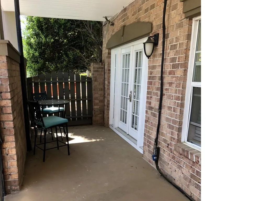 6980 Roswell Road Unit B11, Atlanta, Georgia 30328, 1 Bedroom Bedrooms, ,1 BathroomBathrooms,Residential,Sold,6980 Roswell Road Unit B11,6020954