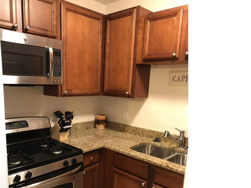 6980 Roswell Road Unit B11, Atlanta, Georgia 30328, 1 Bedroom Bedrooms, ,1 BathroomBathrooms,Residential,Sold,6980 Roswell Road Unit B11,6020954