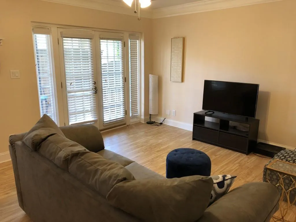 6980 Roswell Road Unit B11, Atlanta, Georgia 30328, 1 Bedroom Bedrooms, ,1 BathroomBathrooms,Residential,Sold,6980 Roswell Road Unit B11,6020954