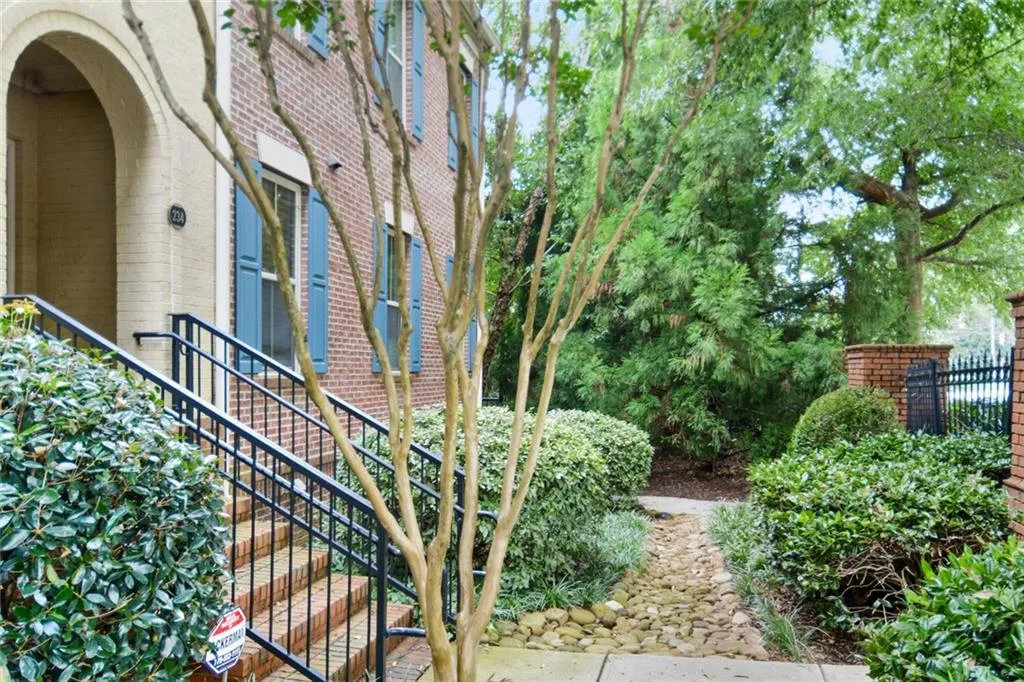 234 Le Gran Bend, Sandy Springs, Georgia 30328, 3 Bedrooms Bedrooms, ,2 BathroomsBathrooms,Residential,Sold,234 Le Gran Bend,6811109