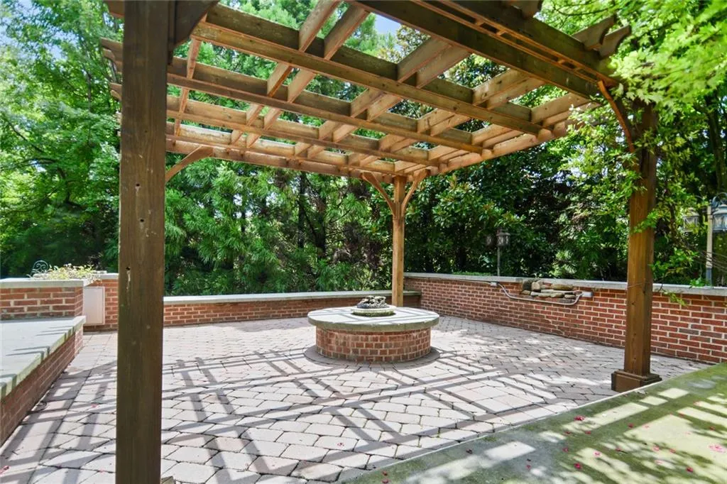 234 Le Gran Bend, Sandy Springs, Georgia 30328, 3 Bedrooms Bedrooms, ,2 BathroomsBathrooms,Residential,Sold,234 Le Gran Bend,6811109