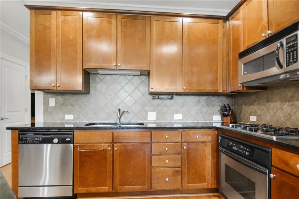 234 Le Gran Bend, Sandy Springs, Georgia 30328, 3 Bedrooms Bedrooms, ,2 BathroomsBathrooms,Residential,Sold,234 Le Gran Bend,6811109