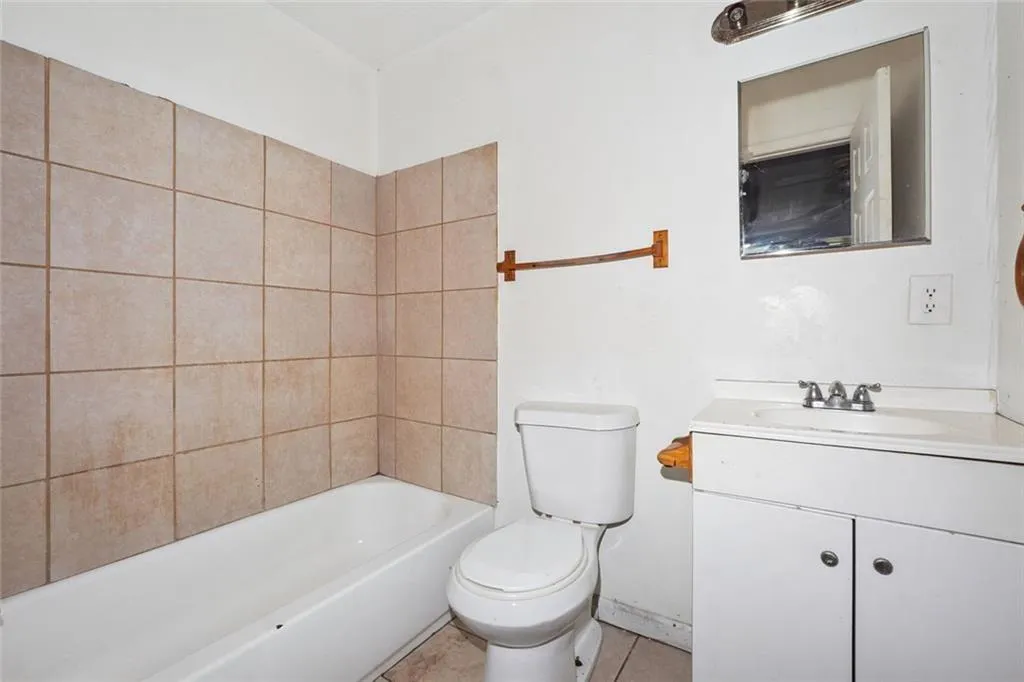 784 Commercial Avenue Nw, Atlanta, Georgia 30318, 3 Bedrooms Bedrooms, ,2 BathroomsBathrooms,Residential,For Sale,784 Commercial Avenue Nw,7658770