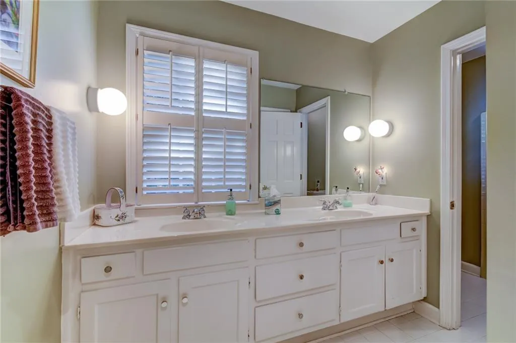 250 Amherst Court, Sandy Springs, Georgia 30328, 4 Bedrooms Bedrooms, ,2 BathroomsBathrooms,Residential,Sold,250 Amherst Court,6092158