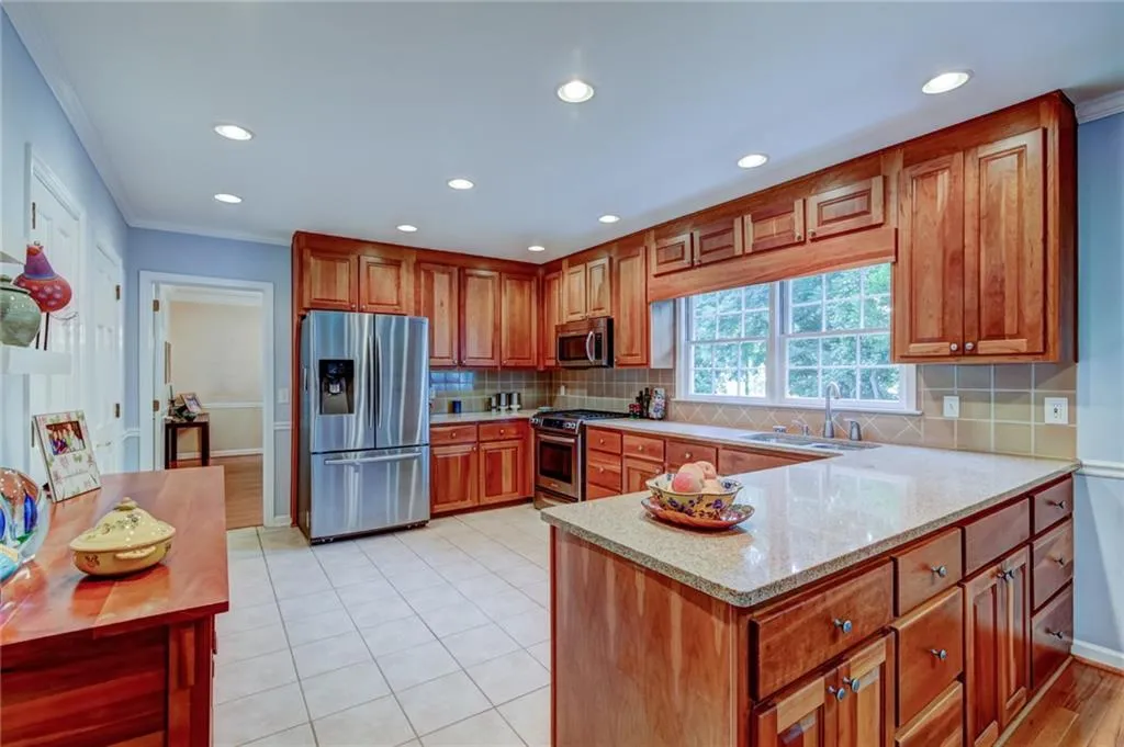 250 Amherst Court, Sandy Springs, Georgia 30328, 4 Bedrooms Bedrooms, ,2 BathroomsBathrooms,Residential,Sold,250 Amherst Court,6092158