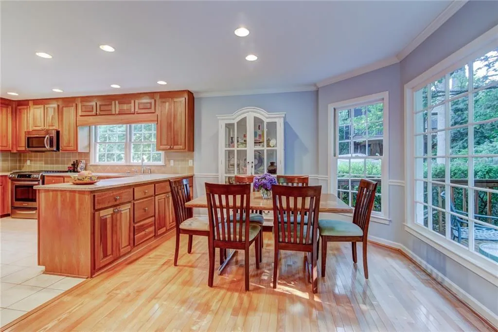 250 Amherst Court, Sandy Springs, Georgia 30328, 4 Bedrooms Bedrooms, ,2 BathroomsBathrooms,Residential,Sold,250 Amherst Court,6092158