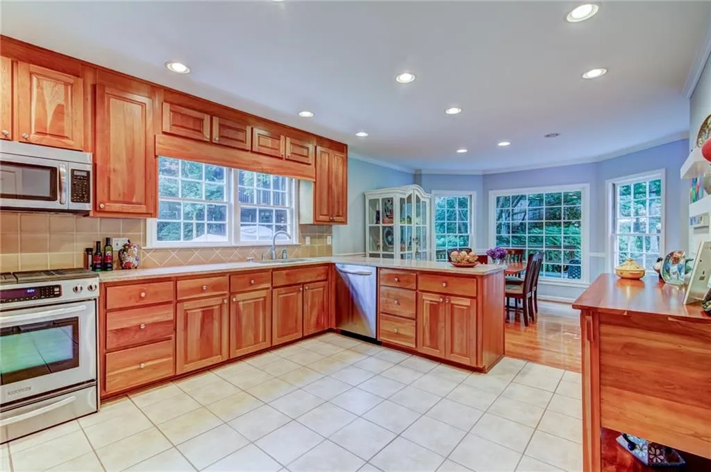250 Amherst Court, Sandy Springs, Georgia 30328, 4 Bedrooms Bedrooms, ,2 BathroomsBathrooms,Residential,Sold,250 Amherst Court,6092158