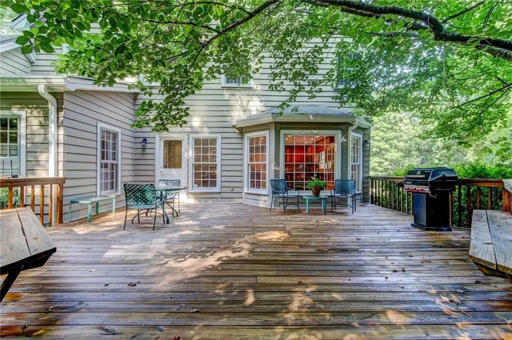 250 Amherst Court, Sandy Springs, Georgia 30328, 4 Bedrooms Bedrooms, ,2 BathroomsBathrooms,Residential,Sold,250 Amherst Court,6092158