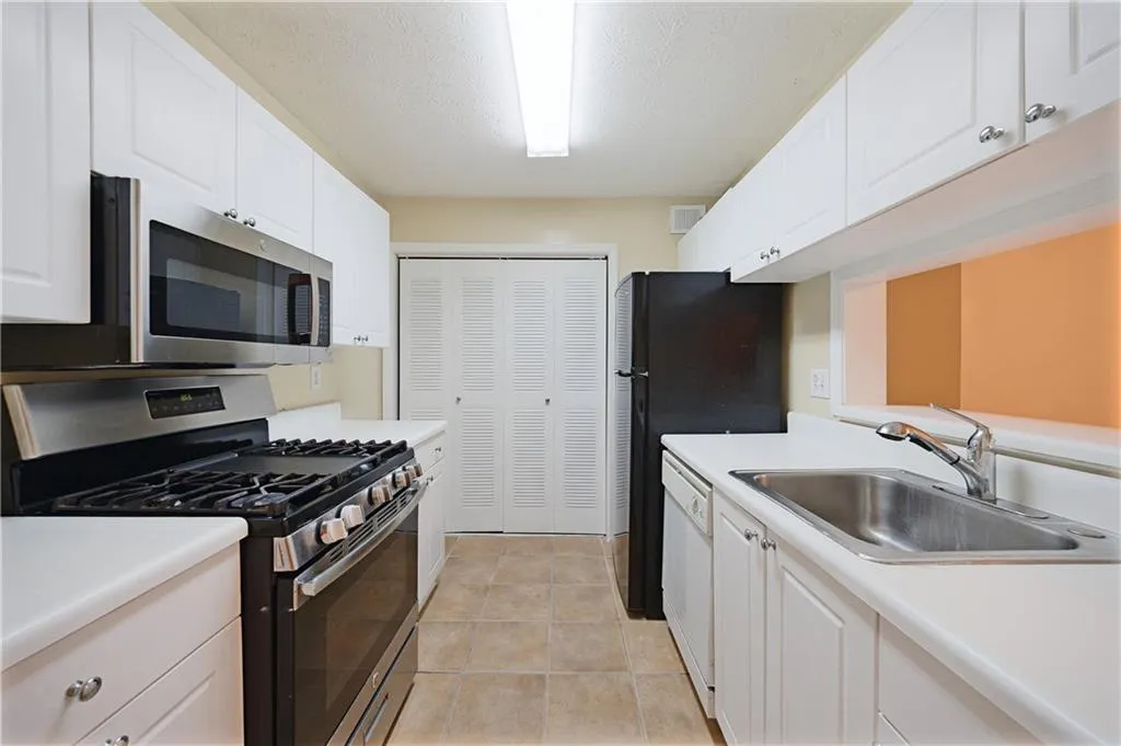 303 Summit North Drive Ne, Atlanta, Georgia 30324, 1 Bedroom Bedrooms, 0 ,1 BathroomBathrooms,Residential,For Sale,303 Summit North Drive Ne,7738536