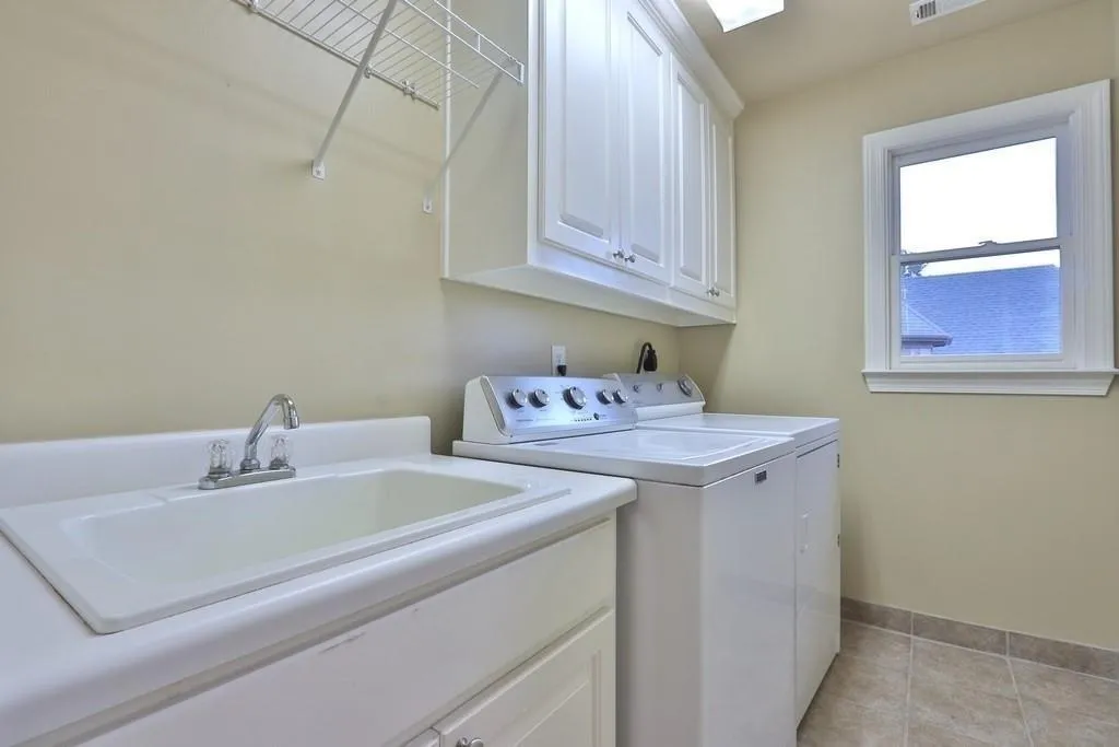 808 Stratford Court, Sandy Springs, Georgia 30350, 6 Bedrooms Bedrooms, ,6 BathroomsBathrooms,Residential,Sold,808 Stratford Court,6551437