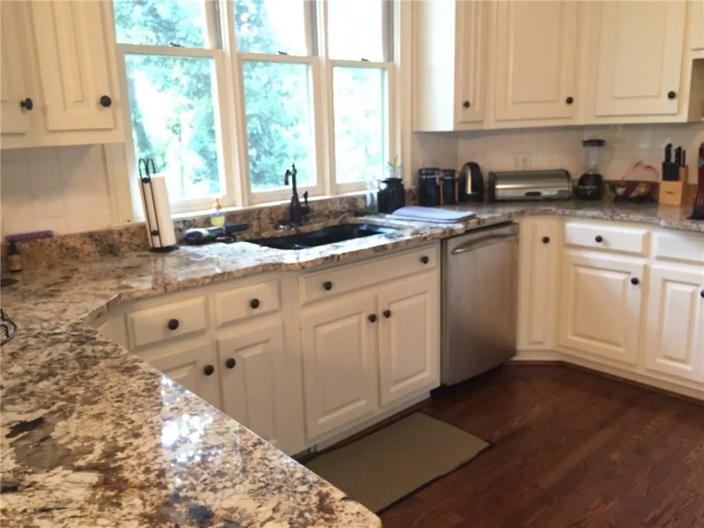 235 Gold Creek Court, Sandy Springs, Georgia 30350, 6 Bedrooms Bedrooms, ,6 BathroomsBathrooms,Residential,Sold,235 Gold Creek Court,5620784