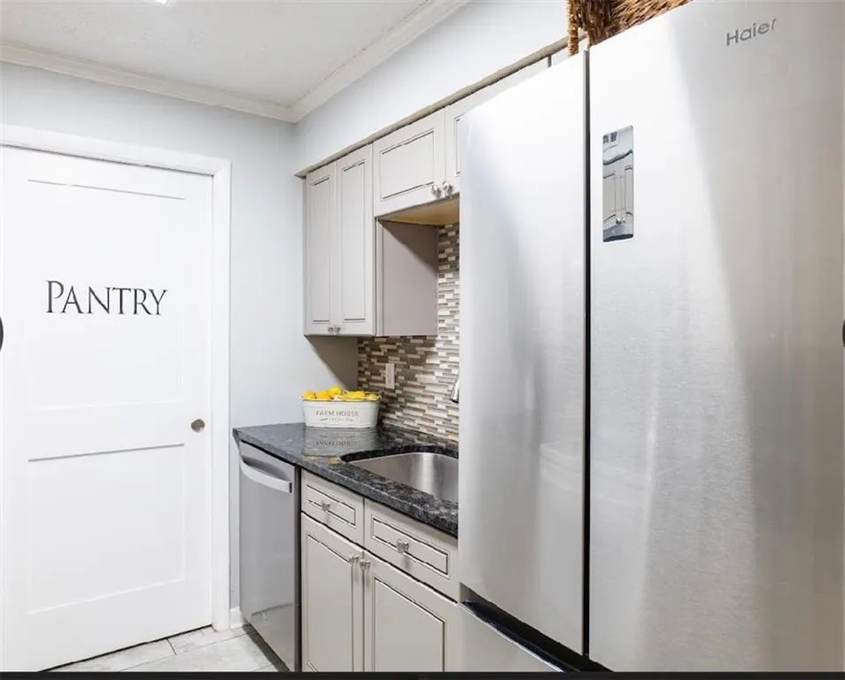 5147 Roswell Road Unit 9, Atlanta, Georgia 30342, 2 Bedrooms Bedrooms, ,1 BathroomBathrooms,Residential,Sold,5147 Roswell Road Unit 9,6988648